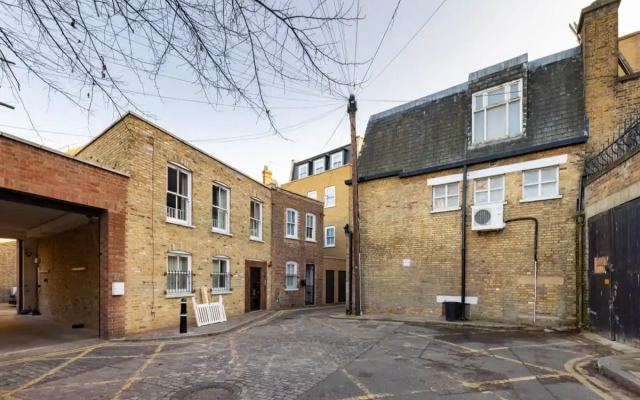 The Stepney Star - Bright & Modern 2BDR with Terrace