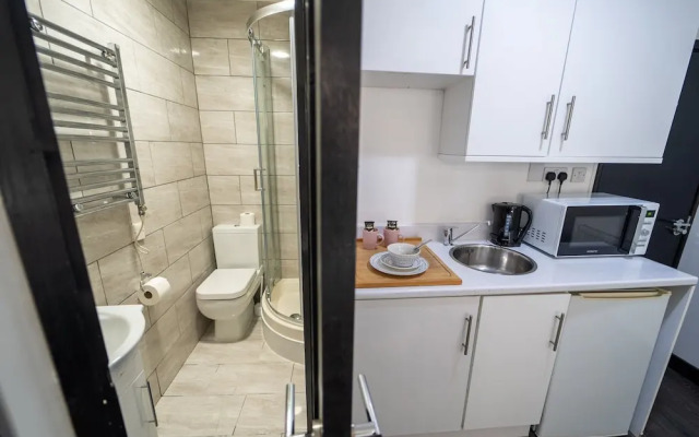 Studio Available Close to Queen Elizabeth Hospital