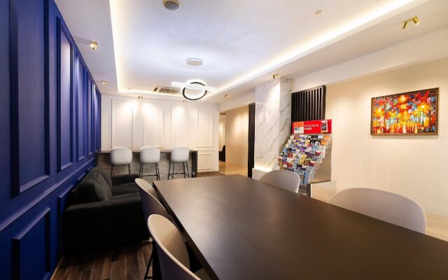 Victoria Hotel, a NuVe Group Collection