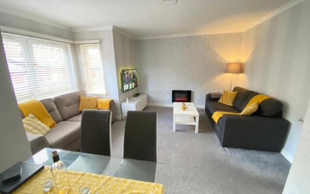 Paisley Central Apartment #2