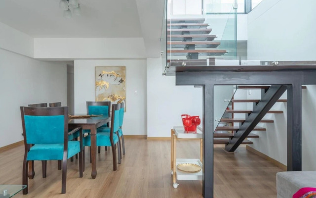 Exclusive Penthouse With Private Rooftop Jacuzzi BBQ Game Room