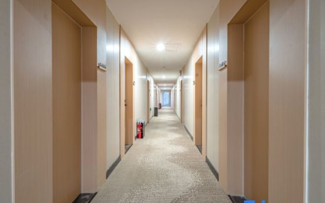 Rest Hotel (Shijiazhuang North Station Youyi North Street)