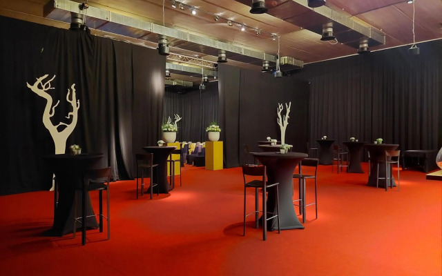 D-Hotel