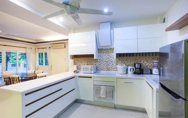 Golden Ville Pool Villa