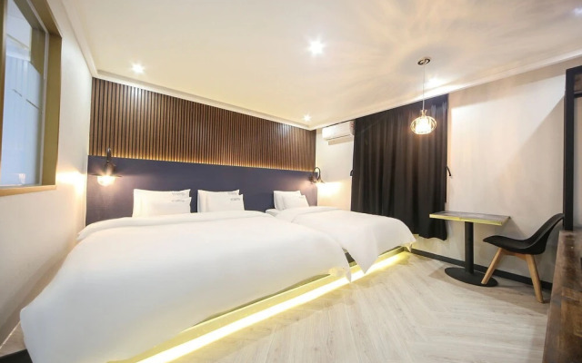 Masan First Class Hotel