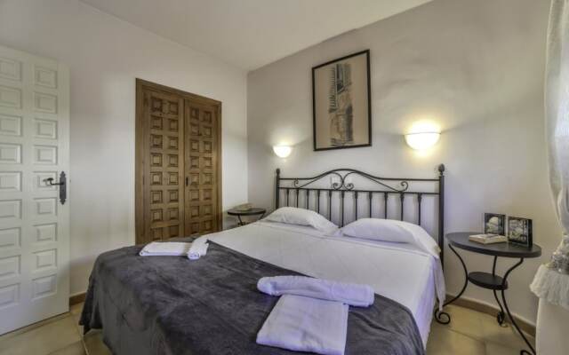 Apartment - 2 Bedrooms with Pool and Sea views - 104993