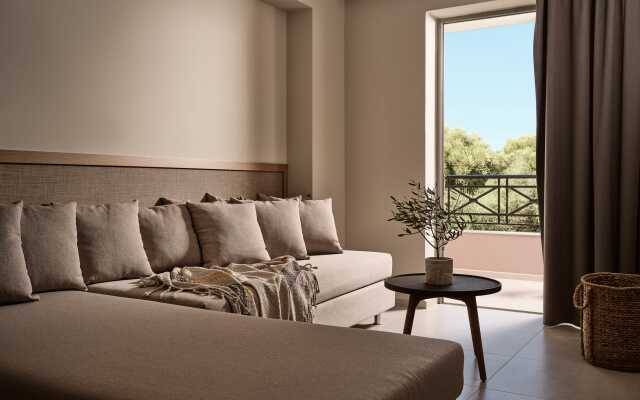 Alamis Hotel & Apartments