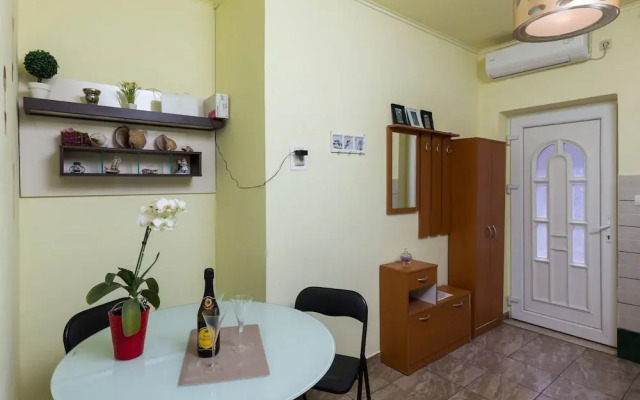 Apartments Mavi - Studio Apartment With Terrace and City View