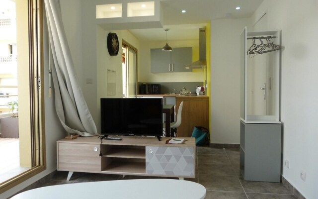 Studio in Nice, With Furnished Terrace and Wifi