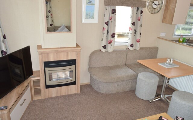 Tattershall Lakes Luxury Caravan With Hot tub
