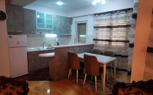 Splendid Two Bedroom Apartment Anastas Mitrev 25