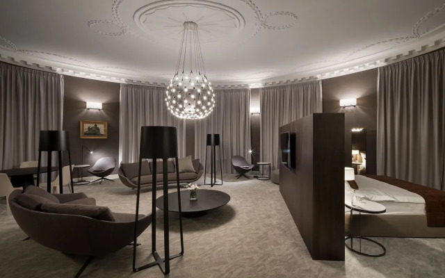Bank Hotel