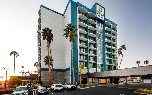 Holiday Inn Express Santa Ana (Disneyland Area-S.)