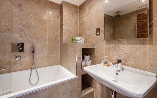 Bright & Modern 2bed in Earls Court