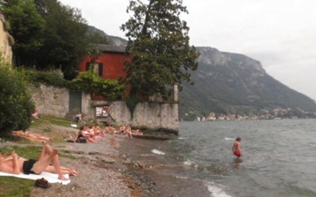 Flat Fiumelatte Terrace lake view