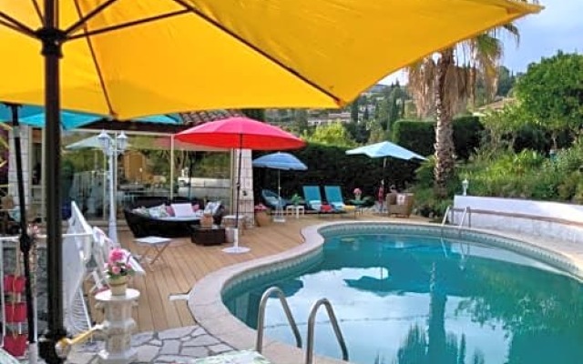 SUITE ROMANTIQUE et CHAMBRE BAROQUE à St Paul de Vence