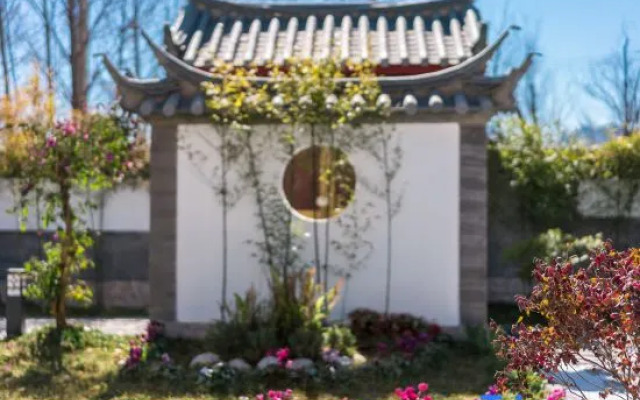 Lijiang Xiangyu Light Luxury Snow Mountain Holiday Villa