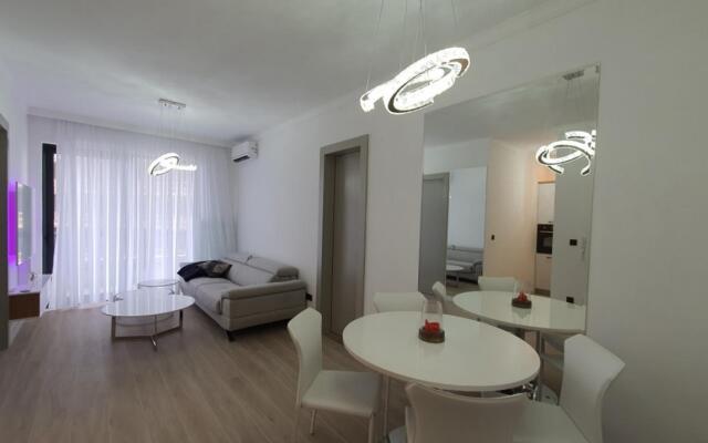 Luminous Apartment with Balcony near Budva Riviera