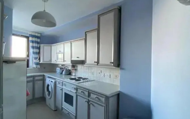 Harbour View & Beach 50m from doorstep!