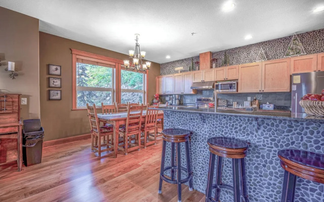 Treetop Getaway Ski In And Out Sleeps 10