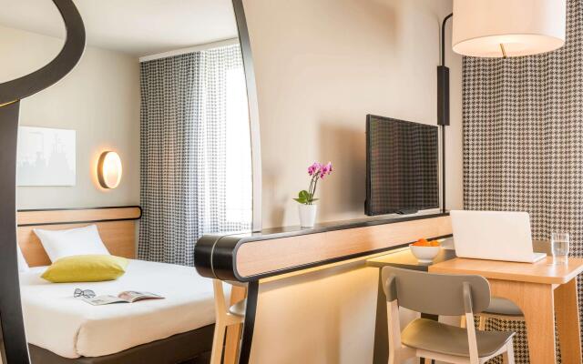 Aparthotel Adagio Access Paris Massy Gare TGV