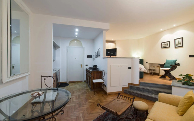 At Home Heart of Milan - Duomo Apartment