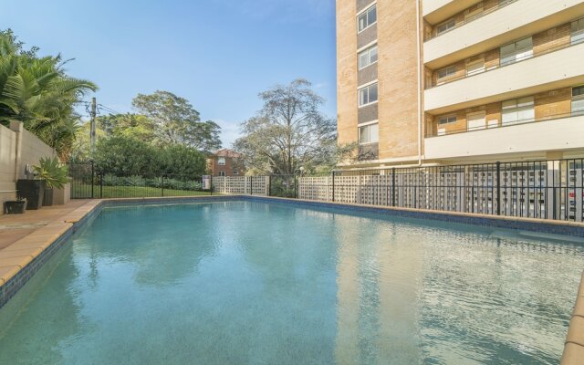 Bright And Sunny Studio Apartment