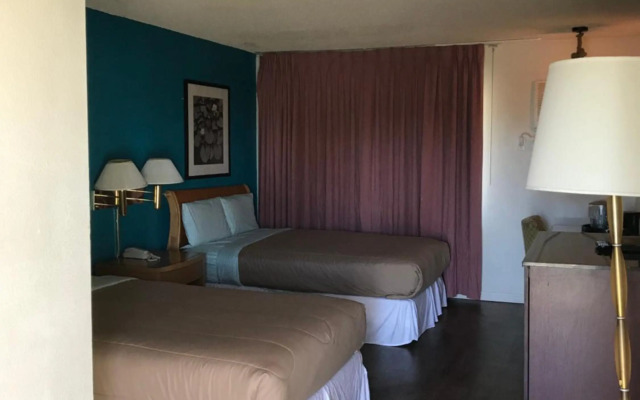 Delos Reyes Palm Springs