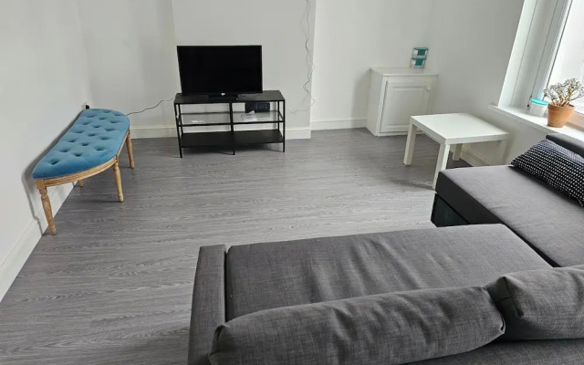 Cardiff City Apartment - Modern & Cozy
