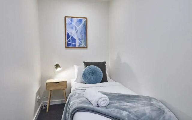 Mega Style Apartments The International