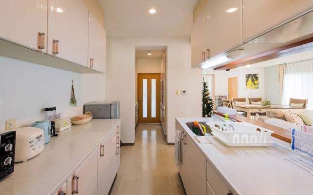 Anelani House