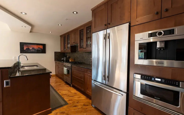 Rundle Cliffs Lodge by Canmore Premier