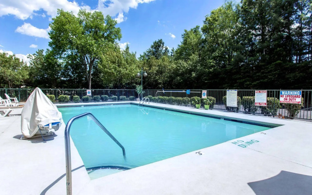 Lake Norman Inn and Suites