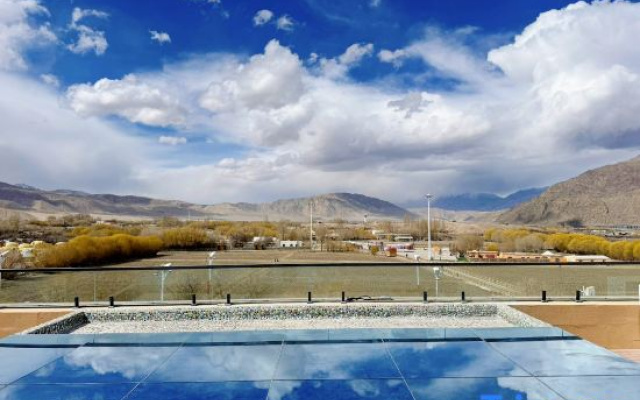 East Search Culture Hotel (Tashan Pamir Tourist Area Qishi Square Branch) – Pool – Taxkorgan County