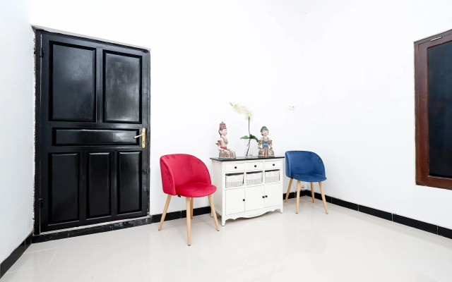 OYO 1611 Four D'home