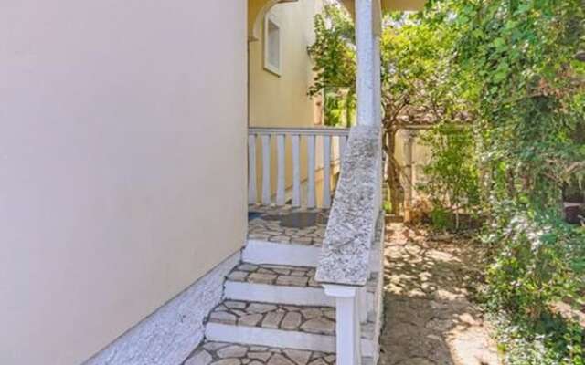 Comfort Pool Apartments