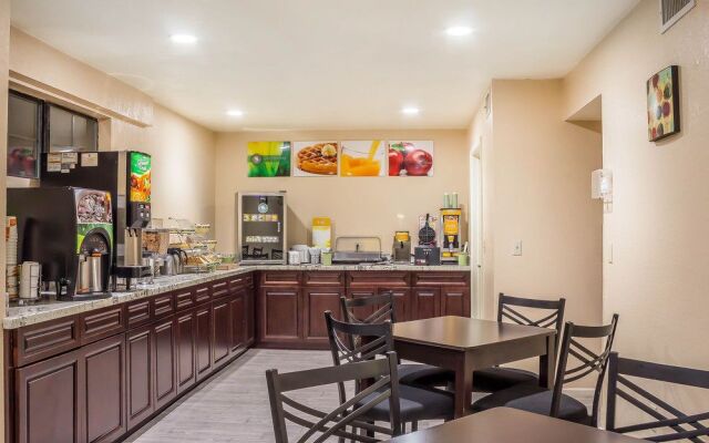 Woodland Inn & Suites