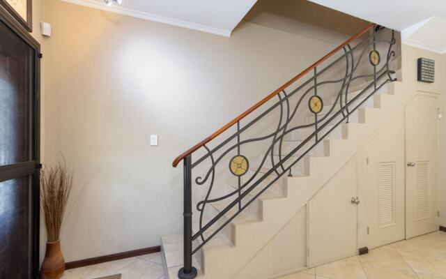 2BR 3BA Town Home w GYM Tennis Courts Pools