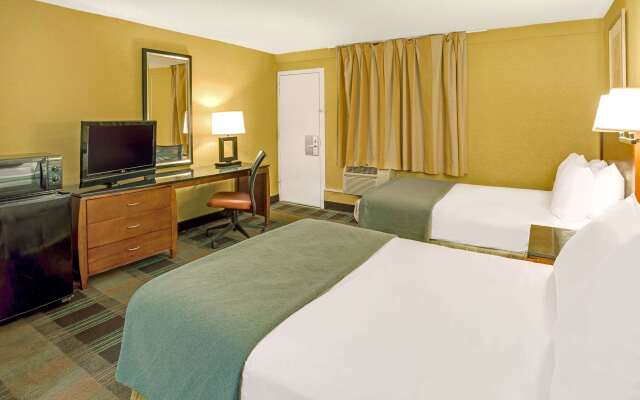 Travelodge by Wyndham Silver Spring