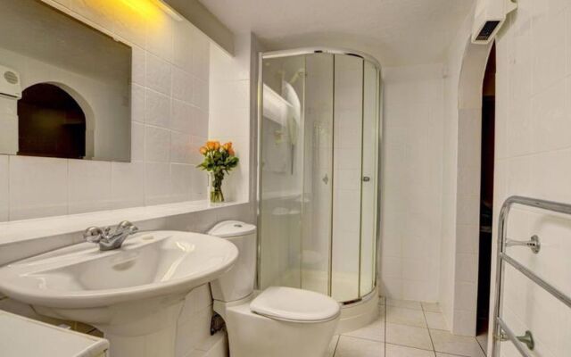 Flat 8 Clifton Court