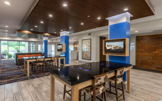 Holiday Inn Express & Suites Greenville S - Piedmont