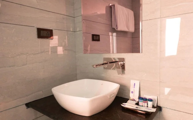 Sumitel Sanderling 500 meters from Mall Road