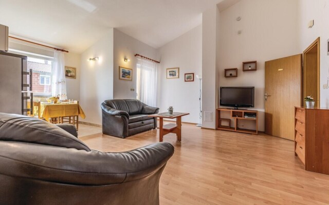 Stunning Home in Liznjan With Wifi and 3 Bedrooms