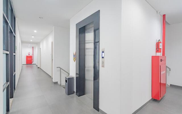 RedDoorz Premium @ Hotel Hebat