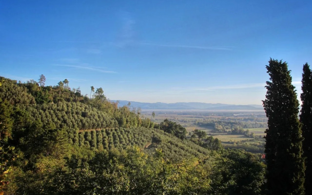 Luxury 6-bed Tuscan Villa Near Lucca and Florence