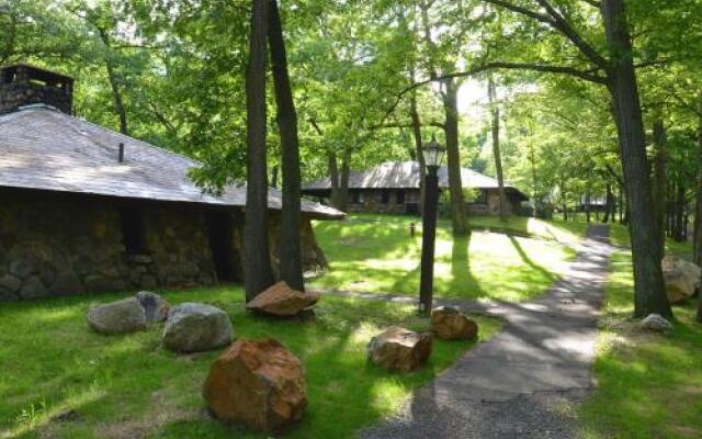 Overlook Lodge and Stone Cottages at Bear Mountain