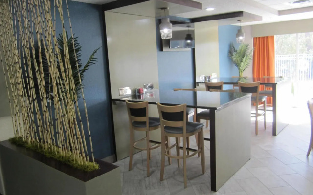 Best Western Waldo Inn and Suites