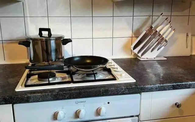 Spacious 3-bed House in Swindon