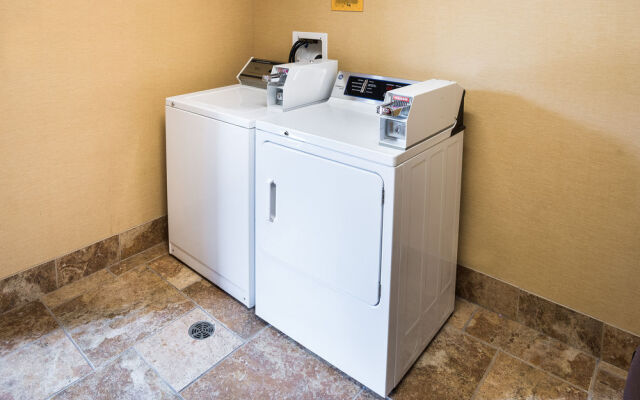 Comfort Suites