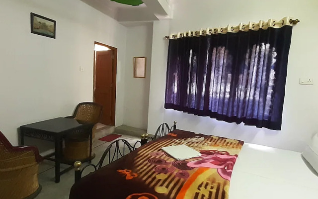 Hotel Ishwar Palace